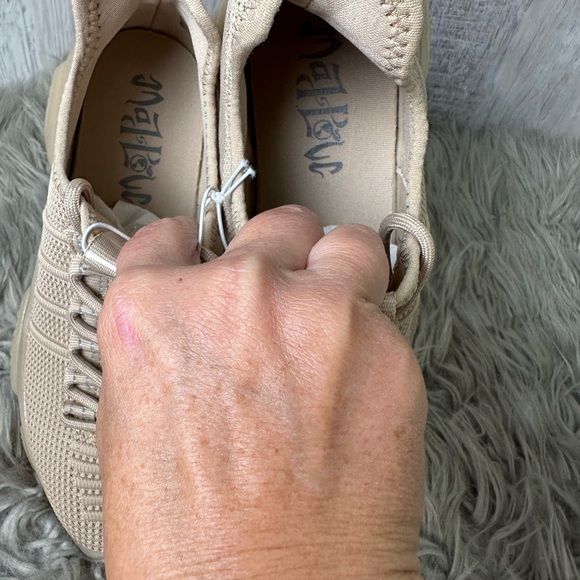 Womens Mad Love Mandy Sneakers - Picture 5 of 9